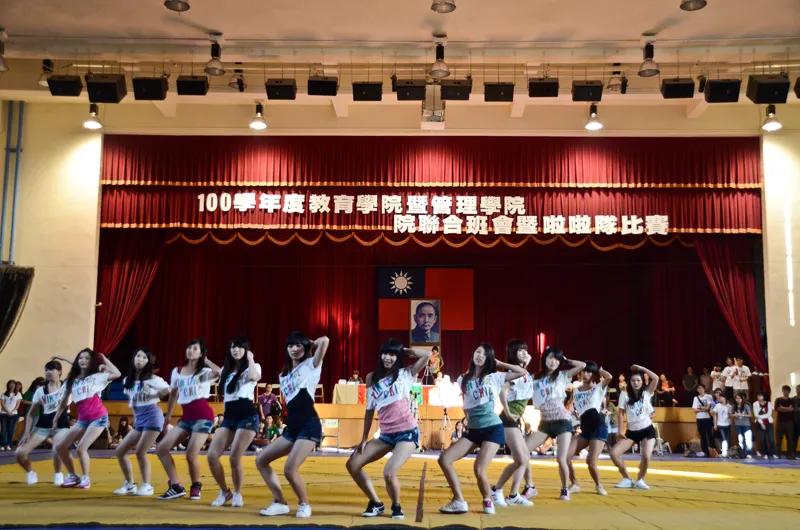 1001129 100學年度教育學院暨管理學院啦啦隊比賽 第1張