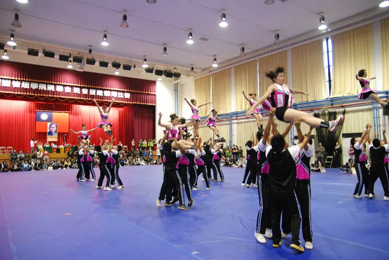 981201 98學年度院聯合班會啦啦隊 第9張