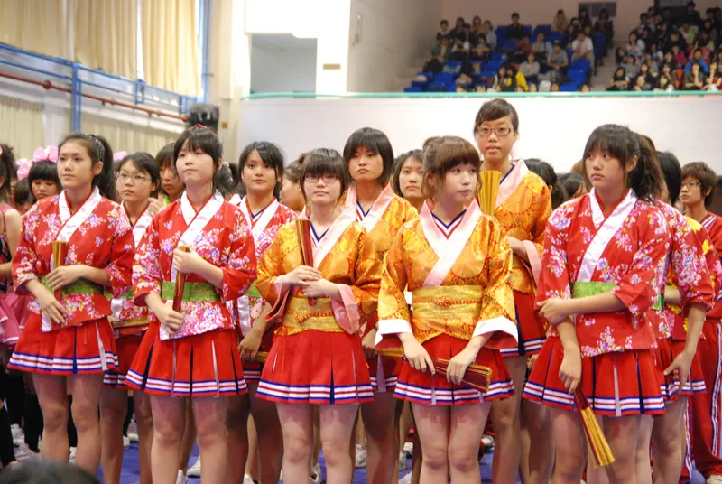 981201 98學年度院聯合班會啦啦隊 第2張